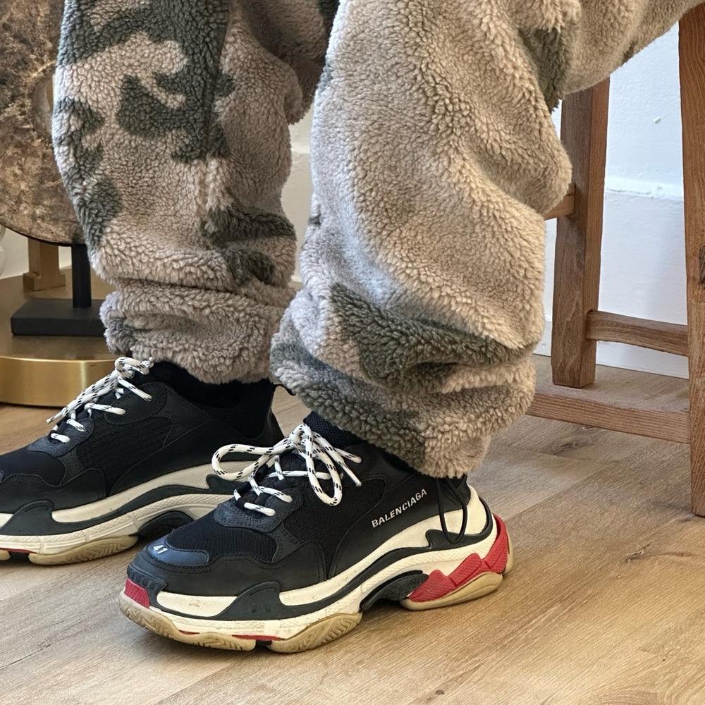 MEN'S TRIPLE S SNEAKER IN BLACK - Picture 2 of 7